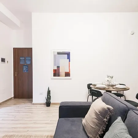 Apartment Easylife - Milano- Privata Angera 3 - *